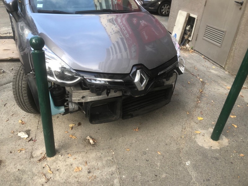 Réparation carrosserie de Renault Clio 4 suite accident à Marseille